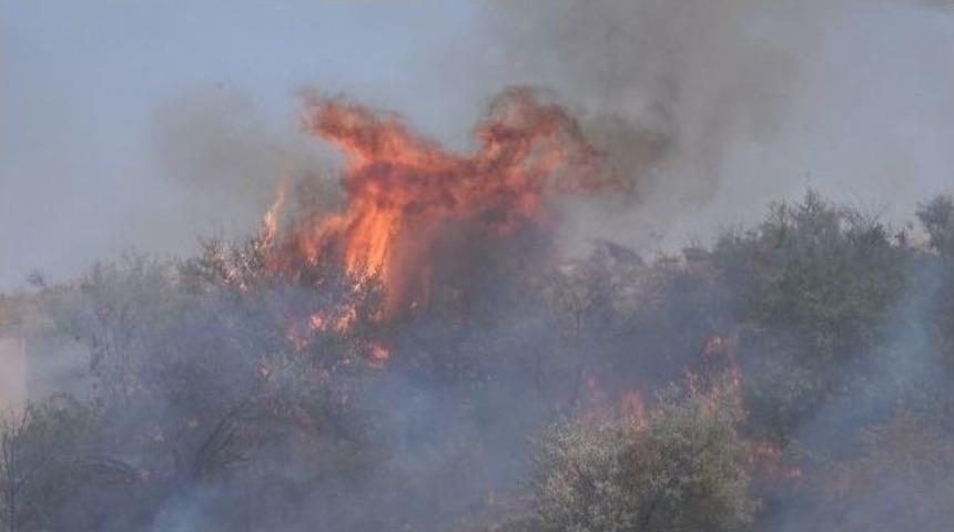 Bah&ccedil;e Yangınına Belediye Ekipleri M&uuml;dahale Etti