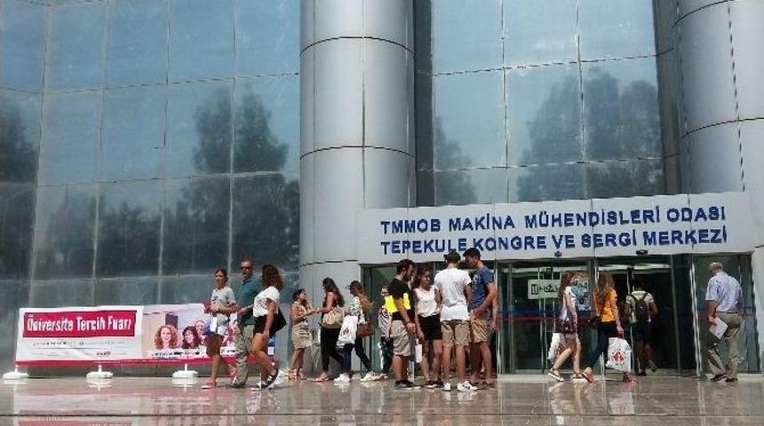 D&uuml;zce &Uuml;niversitesi İzmir Tercih Fuarında &Ouml;ğrencilerle Buluştu