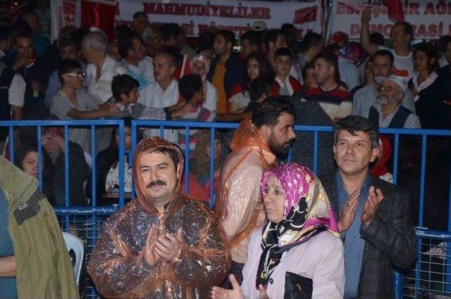 Demokrasi Nöbetinde Beraber Islandılar