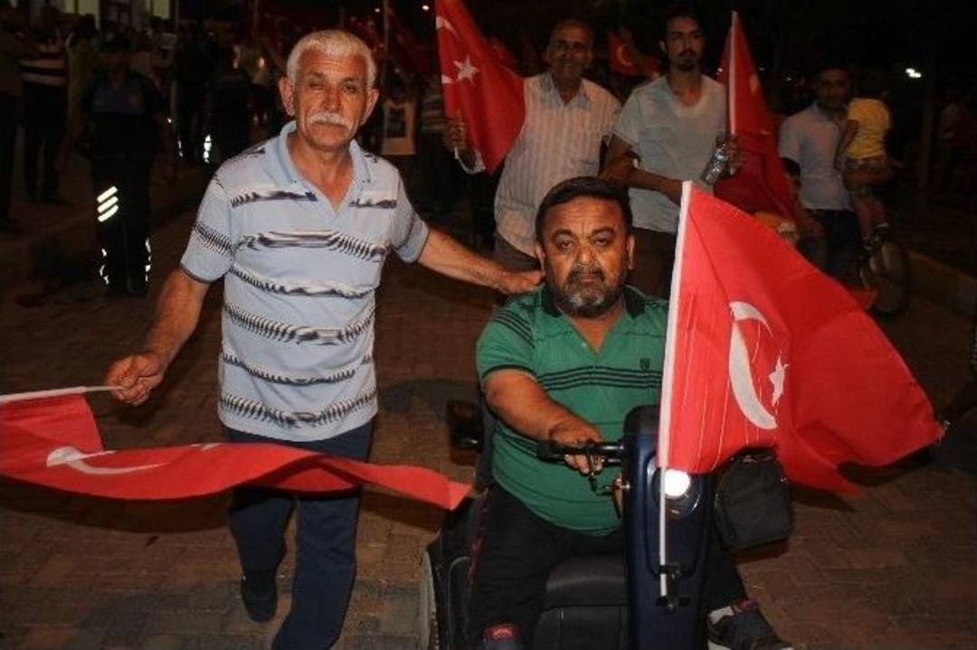 Iğdır&rsquo;da Binlerin Dev Bayraklı Demokrasi Y&uuml;r&uuml;y&uuml;ş&uuml;