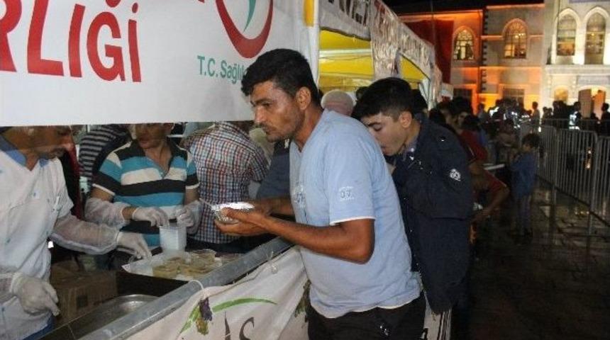 Kilis&rsquo;te Demokrasi N&ouml;beti S&uuml;r&uuml;yor