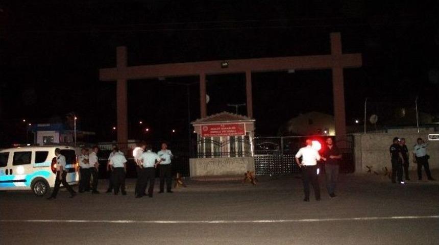 Mahkumlar Nakil Olmamak İ&ccedil;in Cezevinde Yangın &Ccedil;ıkardı