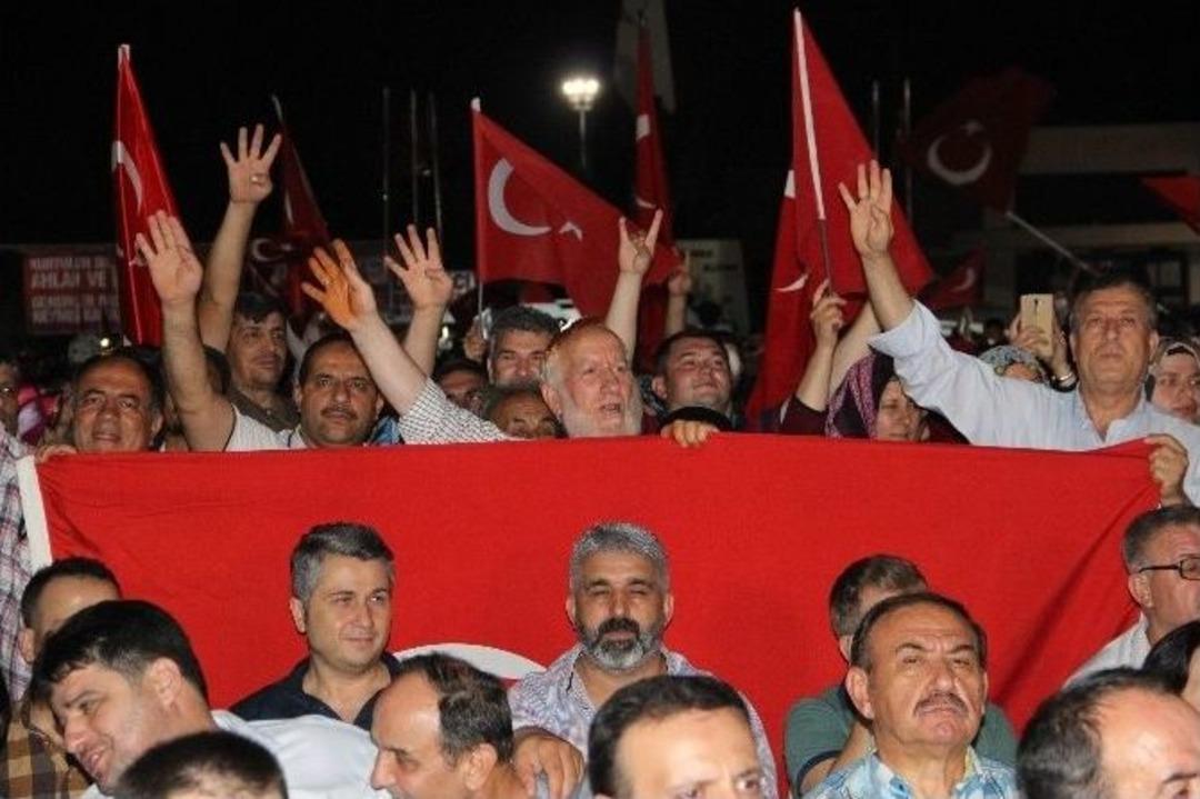 Manisa&rsquo;da Binler 15 Temmuz Şehitlerini Andı