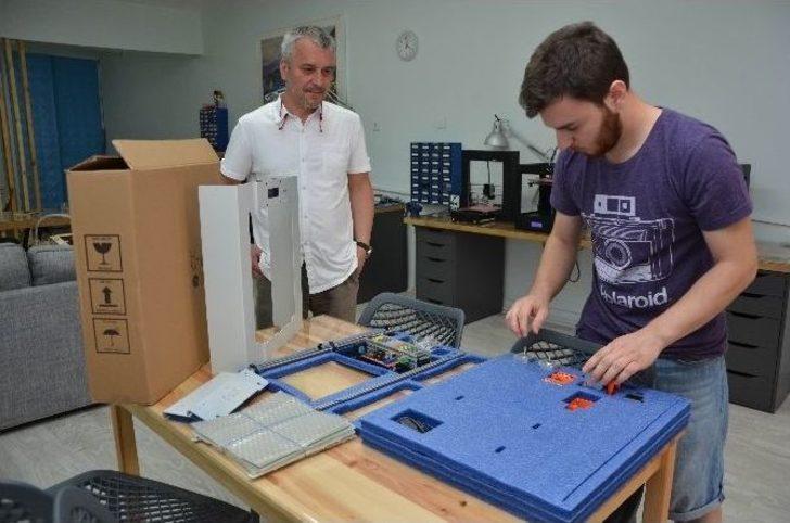 (özel Haber) Baba Oğul Merakla Aldıkları 3 Boyutlu Yazıcının Üretimine Başladı G2