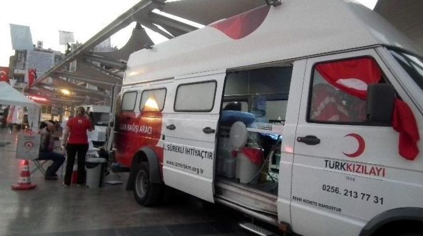 Demokrasi N&ouml;betinde Kan Bağışı Yaptılar