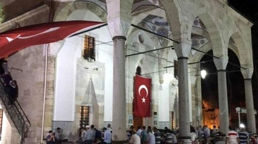 Demokrasi Şehitleri Ve &Ouml;lm&uuml;şler İ&ccedil;in Hatim Ve Hayır Etkinliği