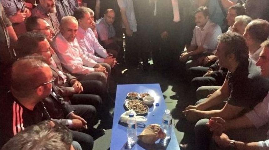 Bakan T&uuml;fenkci Demokrasi N&ouml;betinde