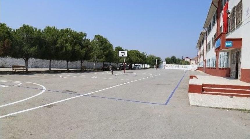 Turgutlu Belediyesi Okulları G&uuml;zelleştiriyor