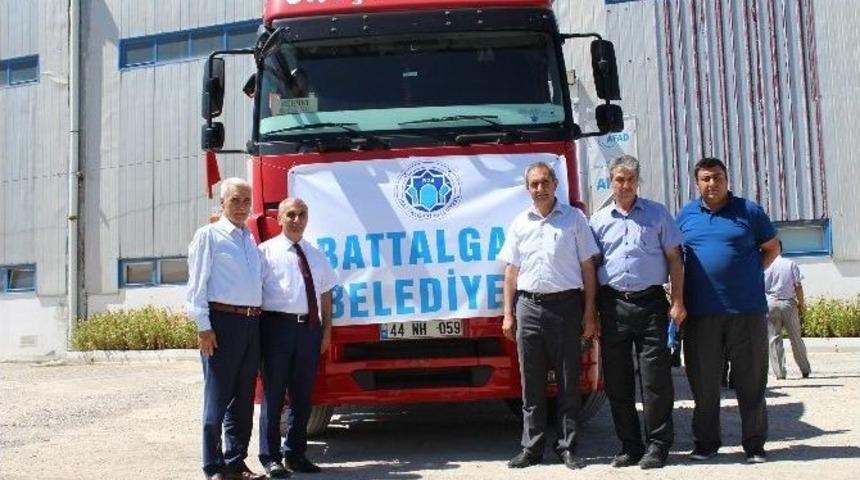 Malatya&rsquo;daki Suriyeliler İ&ccedil;in 1 Tır Giyim Yardımı Yapıldı