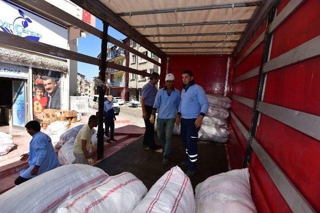 Malatya’daki Suriyeliler İçin 1 Tır Giyim Yardımı Yapıldı