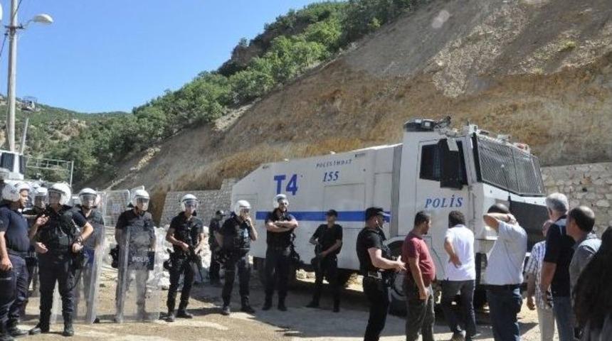 Tunceli&rsquo;de Kapalı Yol Gerginliği