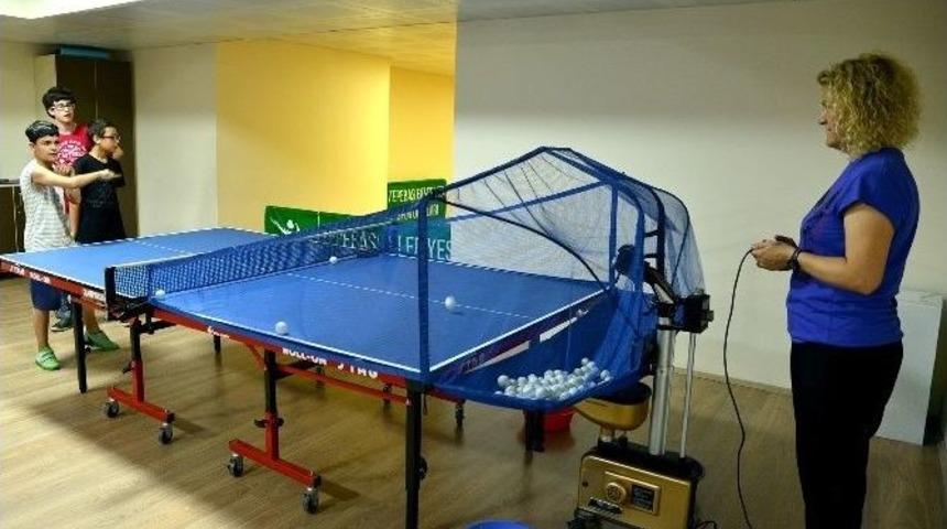 Tepebaşı&rsquo;nda &Ccedil;ocuklar Tenisi &Ccedil;ok Sevdi