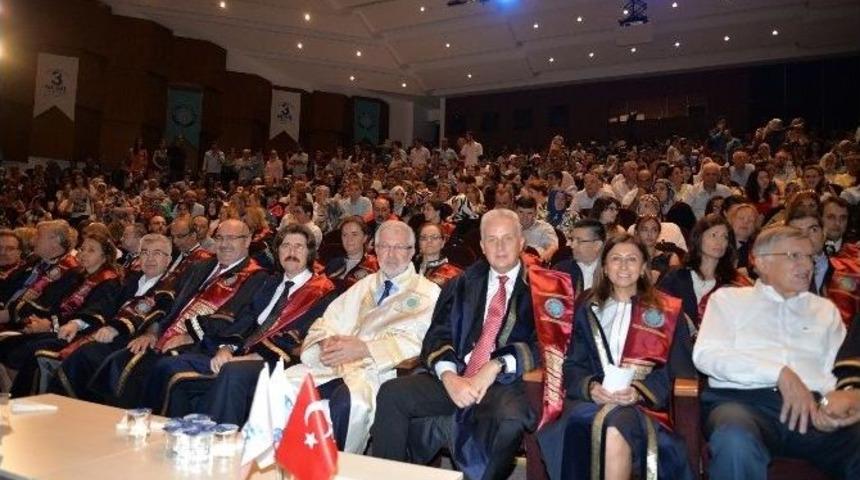 İibf Mezunları Diplomalarını Aldı