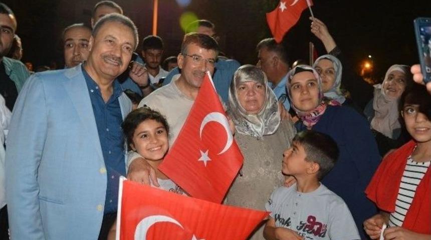 Milletvekili Cevher&rsquo;den Demokrasi N&ouml;betine Destek