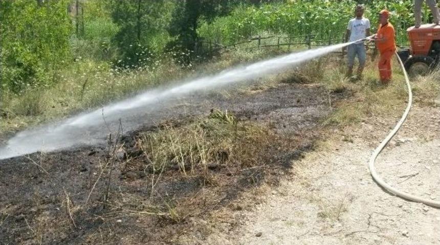 Arazi Yangınını K&ouml;yl&uuml;ler Su Tankeri İle S&ouml;nd&uuml;rd&uuml;