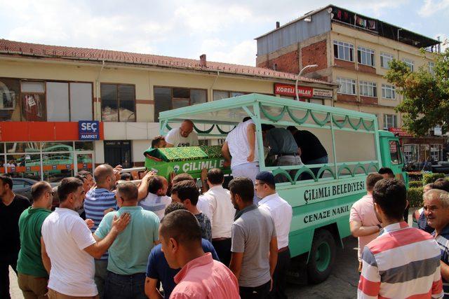 Sakarya'daki kazada ölen tamirci, iş yerinin önünden son yolculuğa uğurlandı (2)