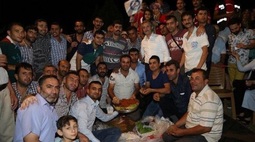Belediye Başkanı Tahmazoğlu Demokrasi N&ouml;betinde