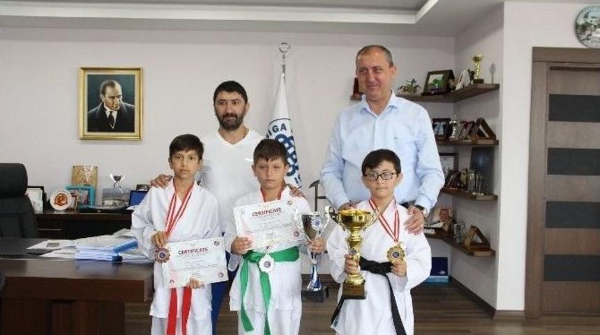 Biga Karate Okulu Kupa Ve Madalyalarla D&ouml;nd&uuml;