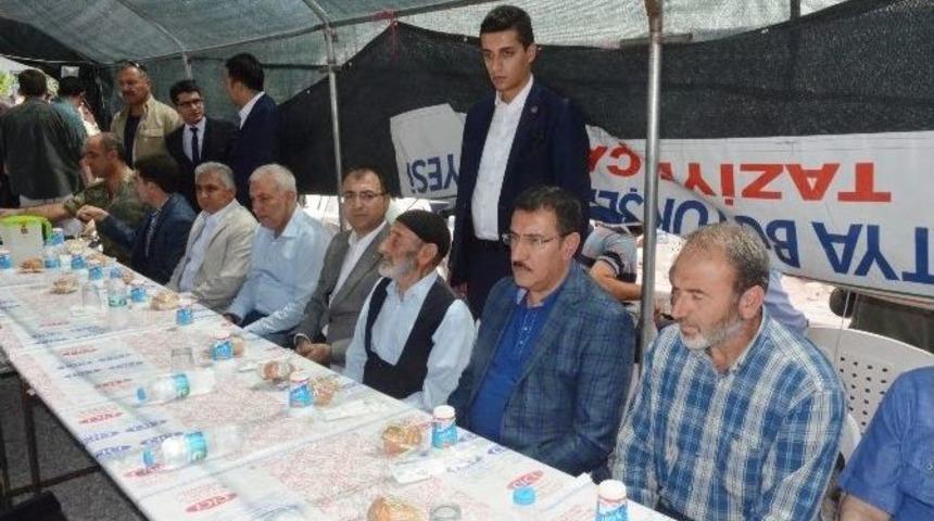 Bakan T&uuml;fenkci, Şehit Asker İ&ccedil;in Okutulan Mevlide Katıldı