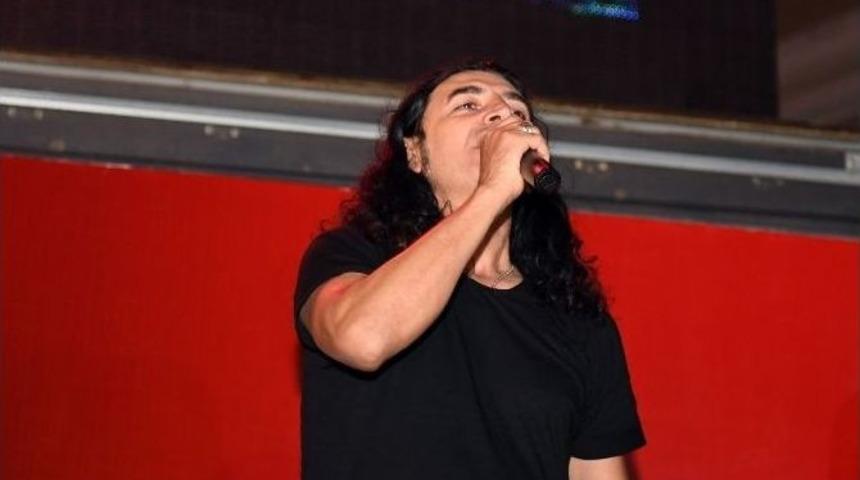 Sanat&ccedil;ılar, Tuzla&rsquo;da Demokrasi N&ouml;betine Katıldı