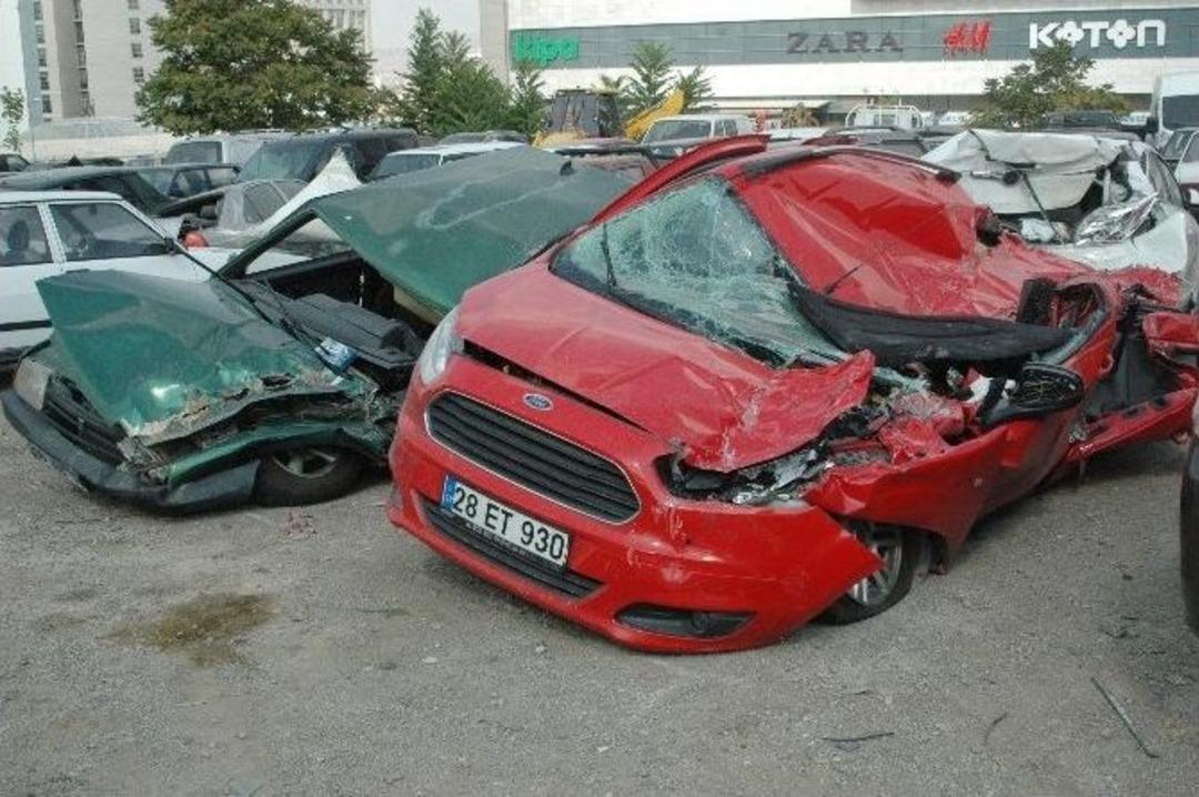 Darbeci Askerlerin Tanklarla Ezdiği Ara&ccedil;lar, Otoparka &Ccedil;ekildi