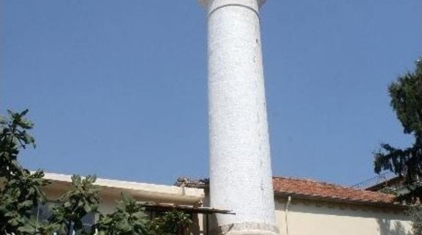 Caminin Bağış Kutusundan 1 Dolar &Ccedil;ıktı