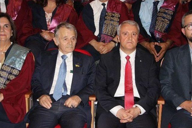 Anadolu Üniversitesi’nden Kırım Tatarları Lideri Kırımoğlu’na ‘fahri Doktora’ Unvanı