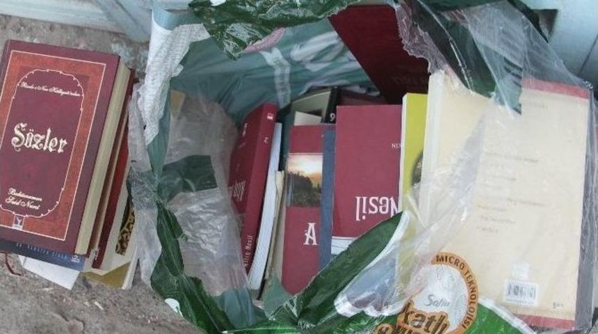 Fet&ouml;&rsquo;n&uuml;n Kitapları &Ccedil;&ouml;pten &Ccedil;ıktı