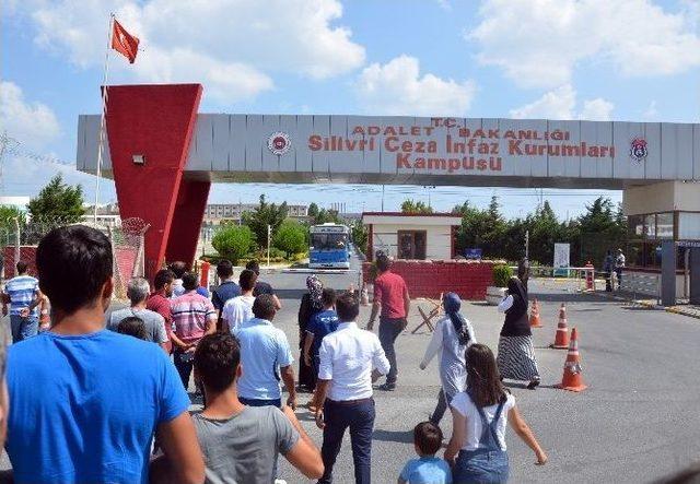 Silivri Cezaevi’ndeki Erler Otobüslerle Birliklerine Gönderildi