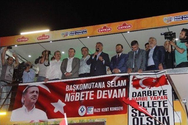 Rize’de Demokrasi Nöbeti Sürüyor…