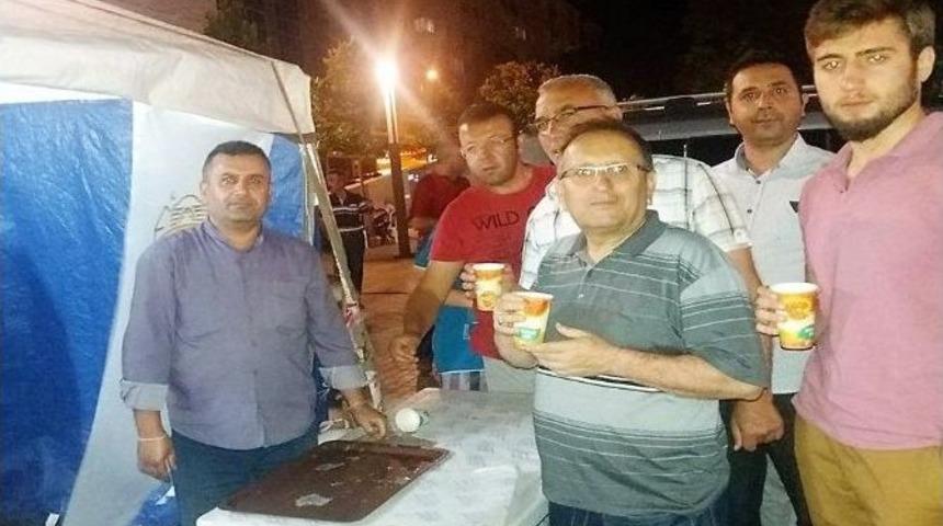 Demokrasi N&ouml;bet&ccedil;ilerine &Ccedil;orba Ve Tavuk Pirzola İkramı