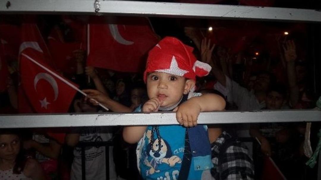 Demokrasi N&ouml;bet&ccedil;ilerinden Hakkari Şehitlerine Vefa &Ouml;rneği