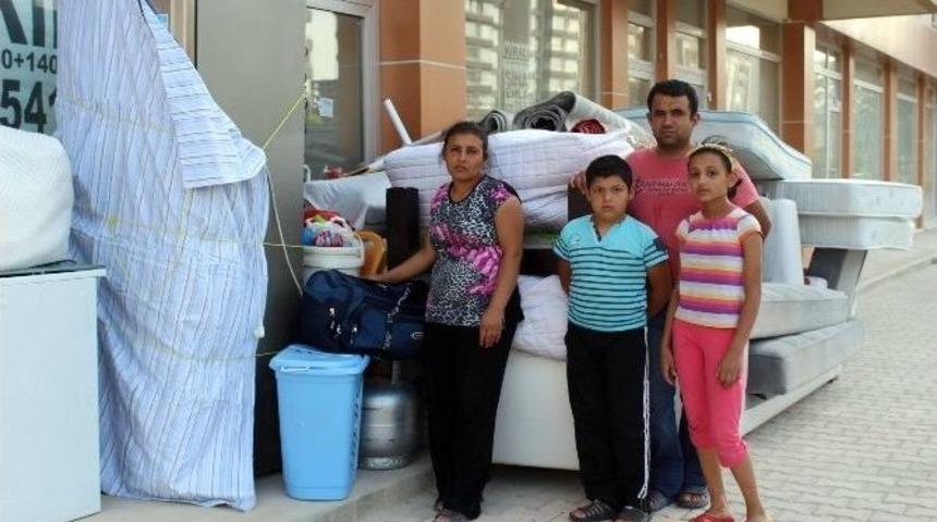 (&ouml;zel Haber) Hem İşten Hem Evden &Ccedil;ıkarılınca Ailesiyle Ortada Kaldı