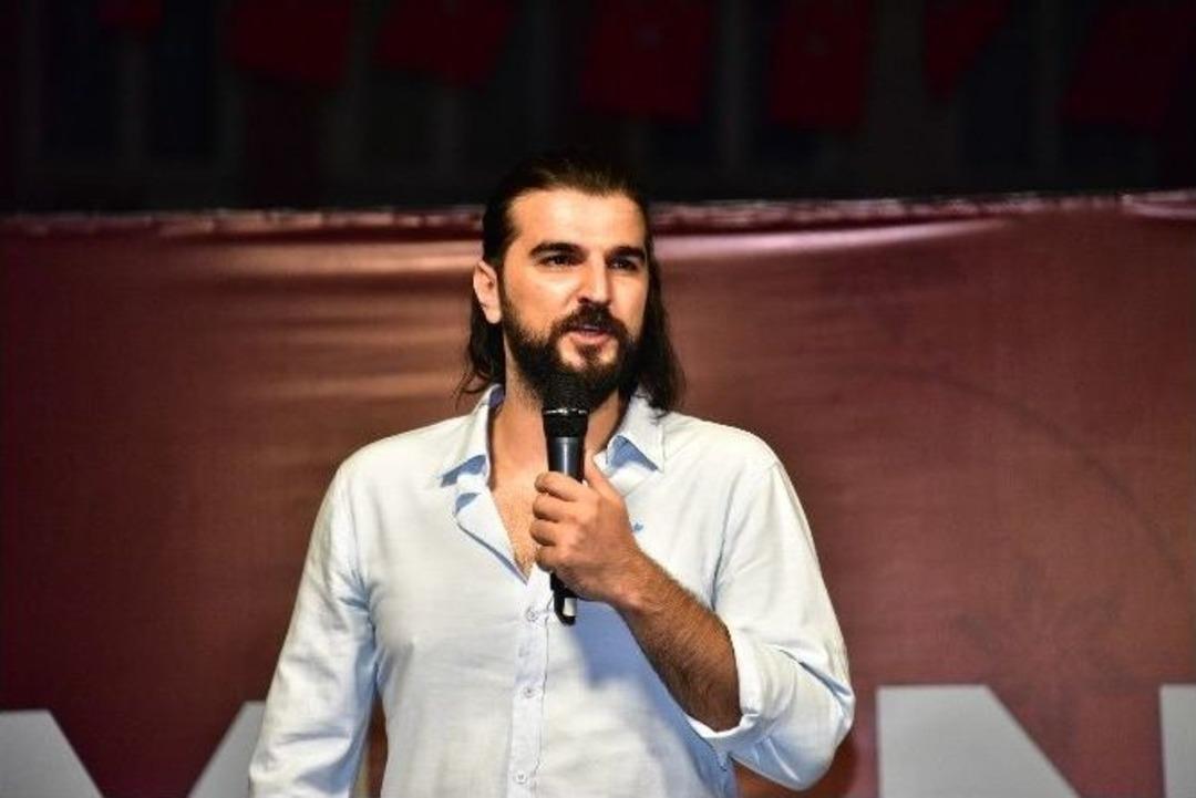 Kurtlar Vadisinin Şamil&rsquo;i Manisa&rsquo;daki Demokrasi N&ouml;betine Katıldı