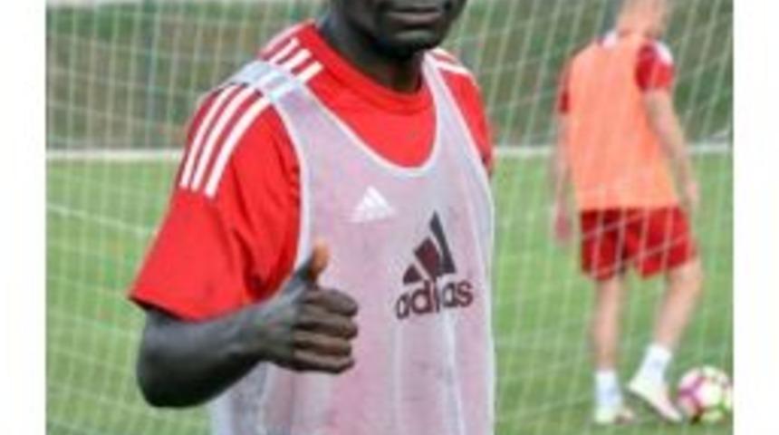 Gaziantepspor&rsquo;un Yeni Transferinin Yaşı Sosyal Medyada Alay Konusu Oldu