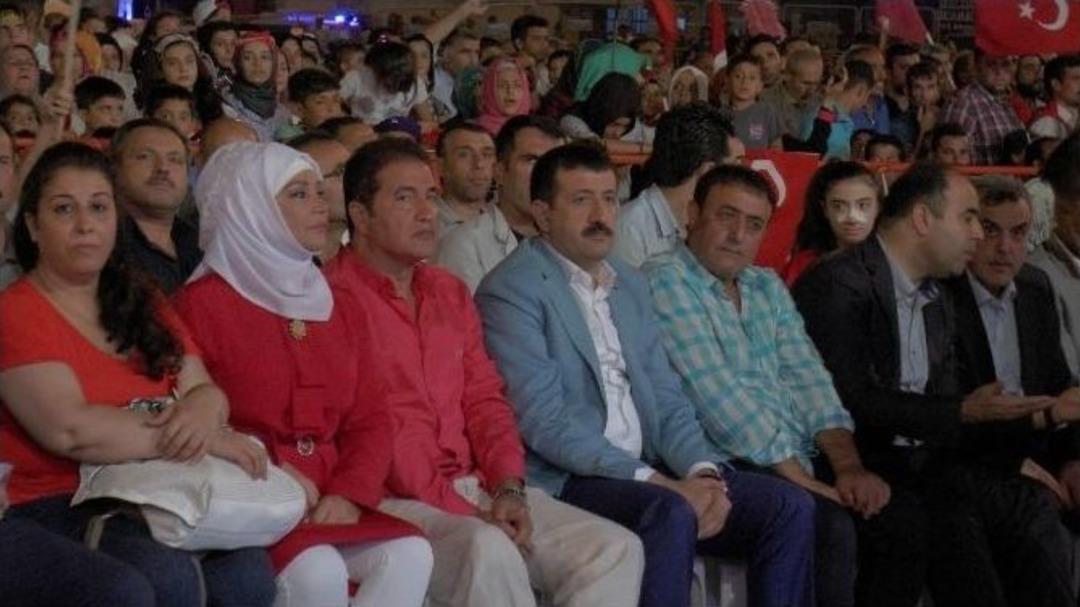 Sanat&ccedil;ılar Demokrasi N&ouml;beti İ&ccedil;in Şanlıurfa&rsquo;ya Geldi