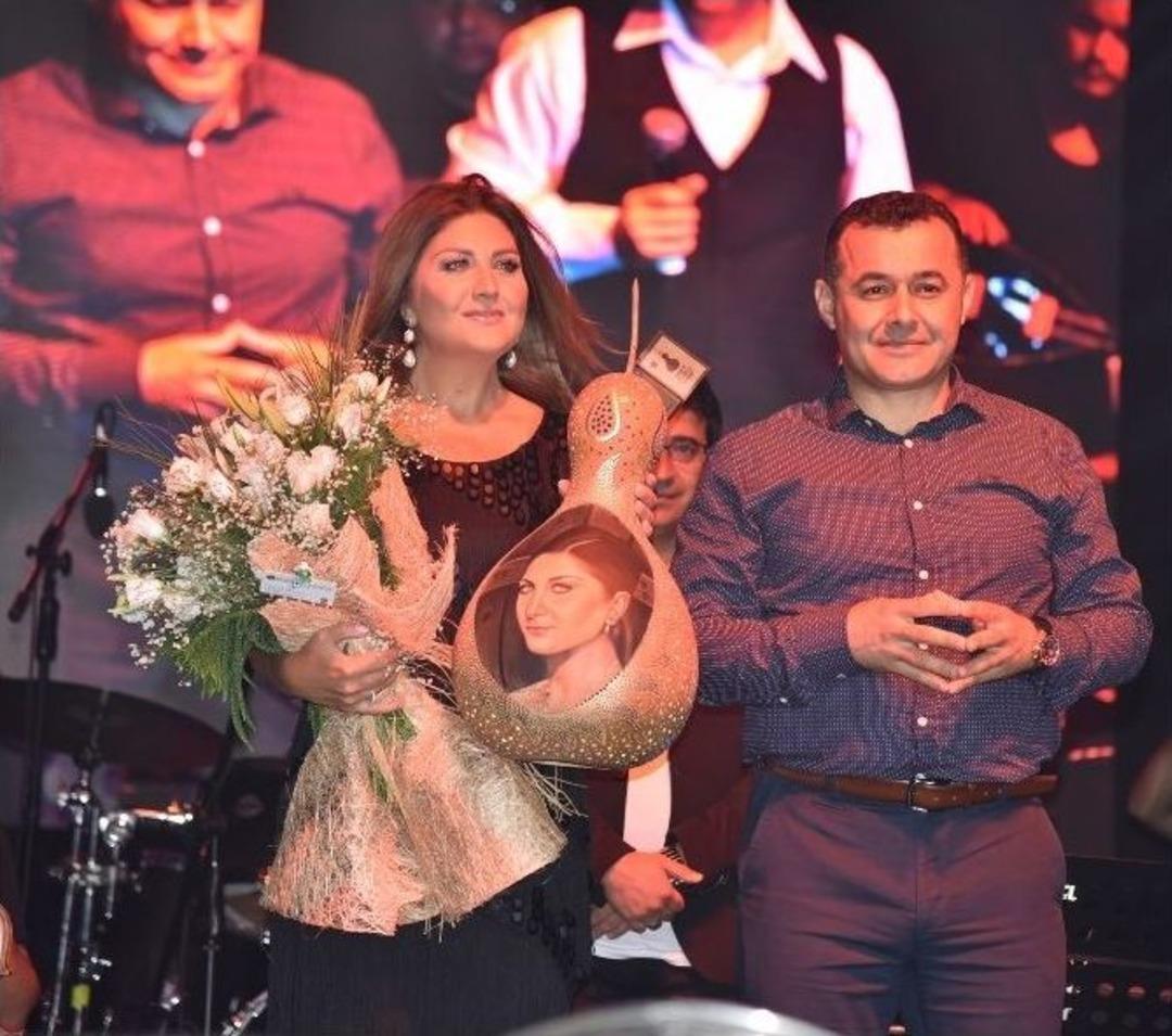 G&ouml;kbel&rsquo;de Sibel Can Coşkusu