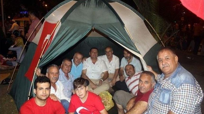 &lsquo;bir Grup Dadaş&rsquo; Platform &Uuml;yelerinden Kent Meydanı&rsquo;nda &Ccedil;adırlı Demokrasi N&ouml;beti