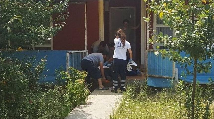 Eşiyle Tartıştı, Kendini Bı&ccedil;akladı