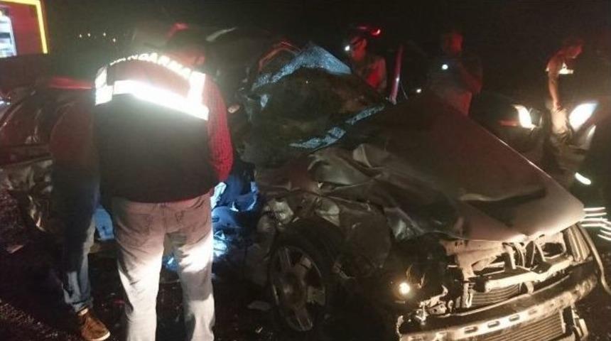 Afyonkarahisar&rsquo;da Feci Kaza: 4 &Ouml;l&uuml;, 1 Yaralı