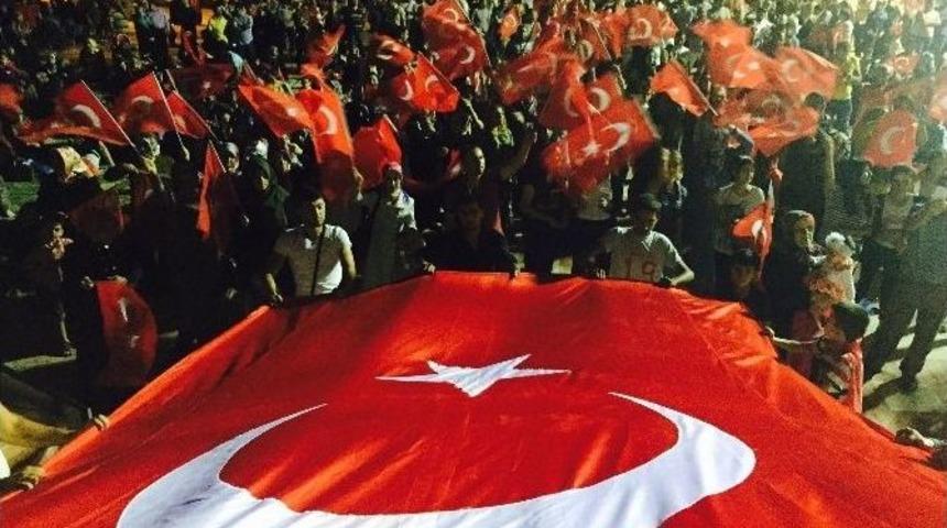 Bilecikliler Demokrasi N&ouml;betini S&uuml;rd&uuml;r&uuml;yor