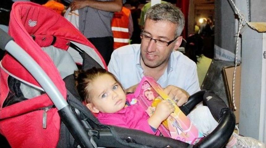 Başkan G&uuml;ler&rsquo;den Demokrasi N&ouml;betinin Miniklerine Hediye