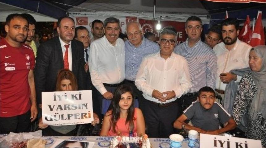 Demokrasi N&ouml;betinde Doğum G&uuml;n&uuml; S&uuml;rprizi