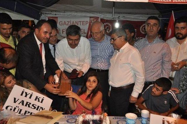 Demokrasi Nöbetinde Doğum Günü Sürprizi