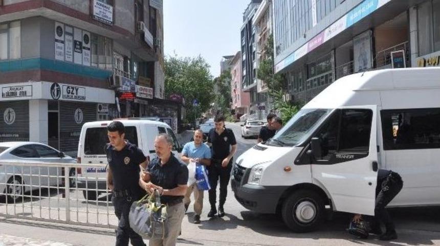 Gebze&rsquo;de G&ouml;zaltına Alınan 9 Akademisyen Adliyeye Sevk Edildi