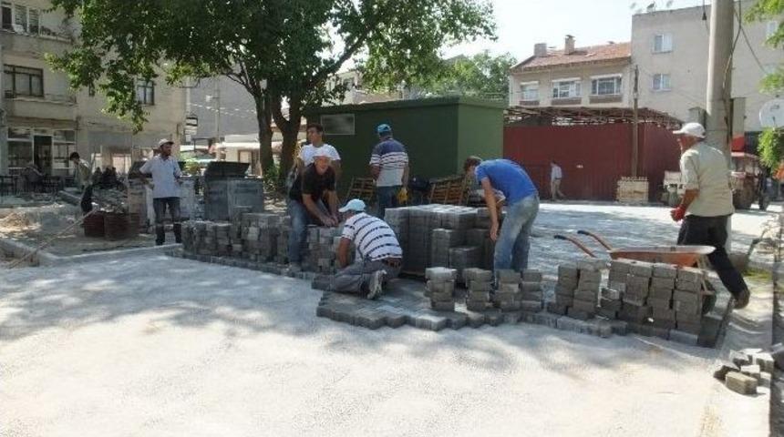Belediyenin Taş D&ouml;şeme &Ccedil;alışmaları Vatandaşları Sevindirdi.