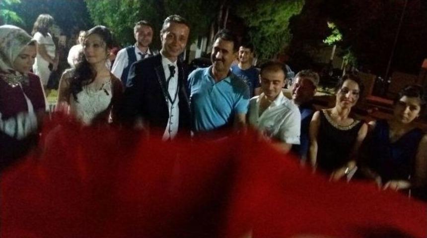 D&uuml;ğ&uuml;nleri Sonunda Demokrasi N&ouml;betine Devam Ettiler
