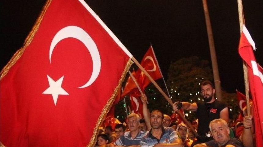 Demokrasi N&ouml;betlerinin Simgeleri Oldular