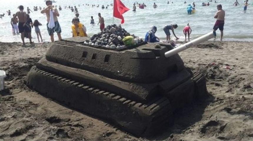 Kumdan Tank Yapıp Darbeye Tepki G&ouml;sterdiler