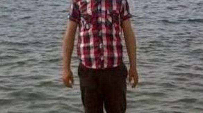 Sokak Ortasında Baygın Bulunan Gen&ccedil; Hastanede &Ouml;ld&uuml;